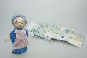年金で生活できる？